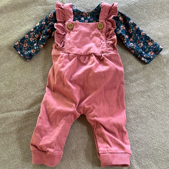 ‼️2 for $20‼️EUC!🧸BABY GIRL NEWBORN SIX PIECE BUNDLE - Picture 2 of 5